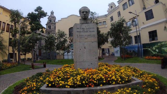 PARQUE RAUL PORRAS BARNECHEA - MIRAFLORES. смотреть онлайн