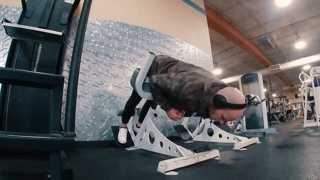 АМЕРИКАНСКАЯ КАЧАЛКА/СПОРТЗАЛ В США/ПЕРВАЯ ТРЕНИРОВКА смотреть онлайн