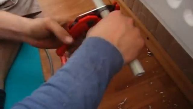 Как утеплить балкон/квартиру/дом. Как установить батарею и паять пластиковые трубы смотреть онлайн