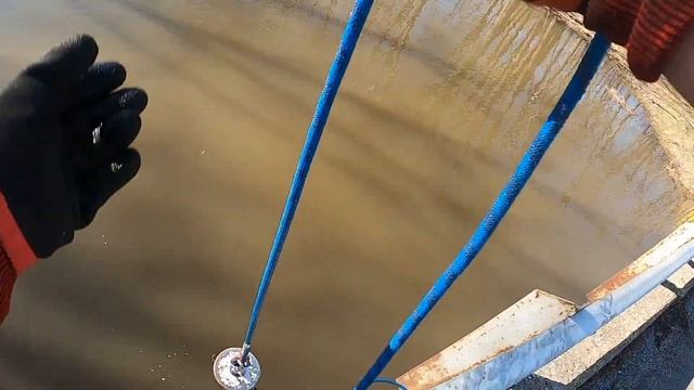 Magnet Fishing The Never Ending Spot (Crazy Lady Watches From Afar) смотреть онлайн