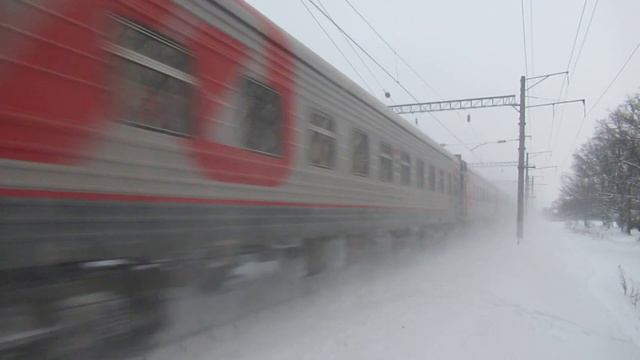 Электровоз ЭП1М-434 с пассажирским поездом