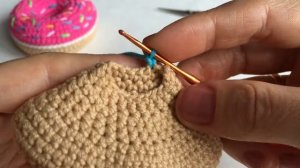 Как связать Игольницу Пончик ? | Мастер-класс | Кольцо Амигуруми