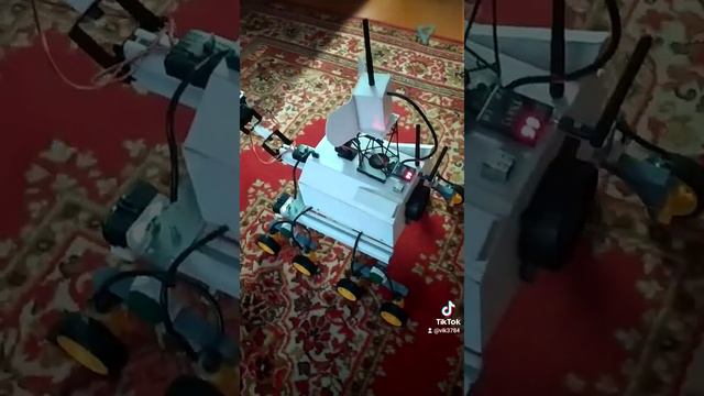 Робот на Ардуино смотреть онлайн