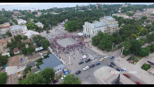 Крым Евпатория Театральная площадь выпускники 11 классов 2017 год с высоты птичьего полета смотреть онлайн