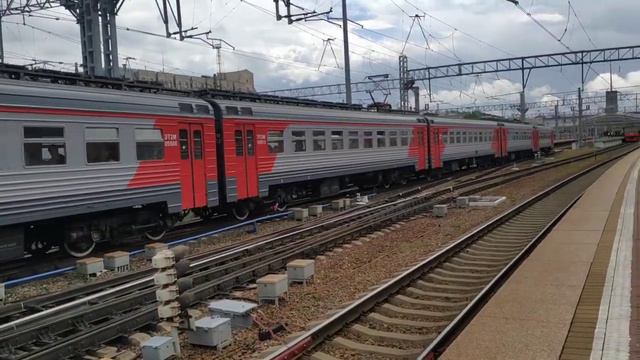 Электричка ЭТ2М 097 отправляется с Финляндского вокзала в Выборг