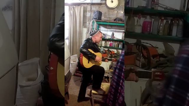 Профессиональная настройка шестиструнной гитары смотреть онлайн