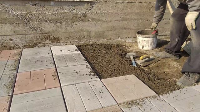 Как мы укладываем тротуарную плитку смотреть онлайн