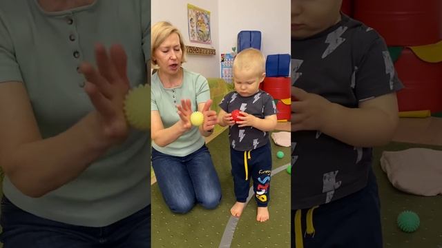 Нейрогимнастика для детей с 1.5 до 3х лет. Упражнение «ёжики» #нейрогимнастикадлядетей смотреть онлайн