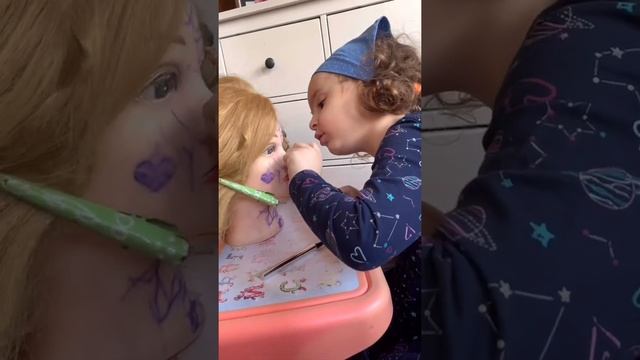 Даниз делает макияж кукле? смотреть онлайн