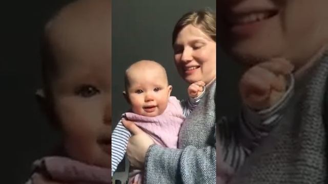 Девочке всего 5 месяцев, а уже разговаривает смотреть онлайн