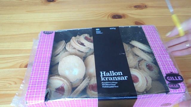 Печенье с малиновым вареньем - Hallonkransar смотреть онлайн