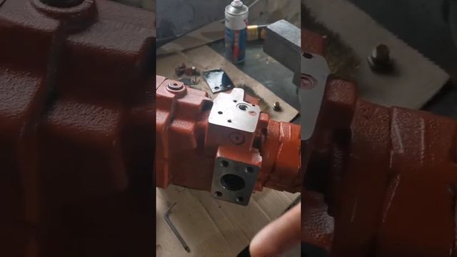 замена насоса на янмар 55, каяба PSVD2 17 e 12. смотреть онлайн