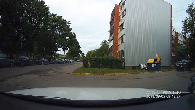 Бородатое чмо спускает колеса припаркованным автомобилям. смотреть онлайн