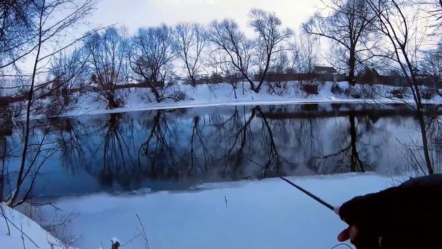 Зимний спиннинг на запрессованной речке. #Судачёк и #Щучка. смотреть онлайн