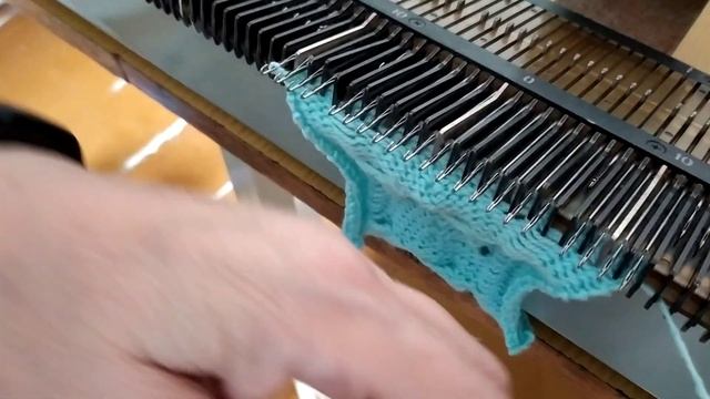 ВЯЗАНИЕ НА МАШИНЕ.АЖУР С КОСОЙ. смотреть онлайн