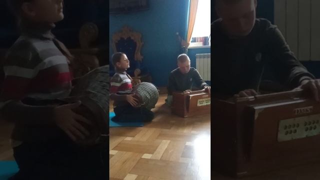 прославление на мриданге смотреть онлайн