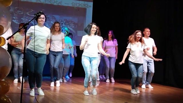 Подарок от родителей выпускникам. Брест школа 8 смотреть онлайн