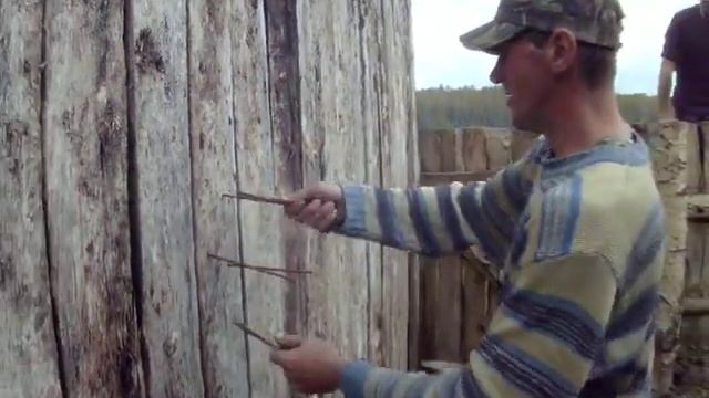 Деревенский Ниньзя метает гвозди на 200!!! Часть 2. смотреть онлайн