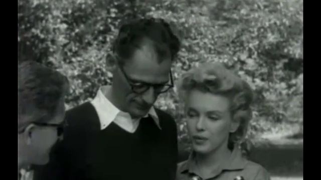Footage Of Marilyn Monroe being confronted About Diana Dors by a Pressman смотреть онлайн
