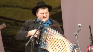 Антон  Малышев -  Я милого узнаю по походке