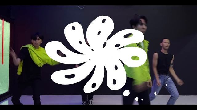 Stray Kids "MANIAC" Short DANCE COVER by 4VECTORS from Myanmar смотреть онлайн