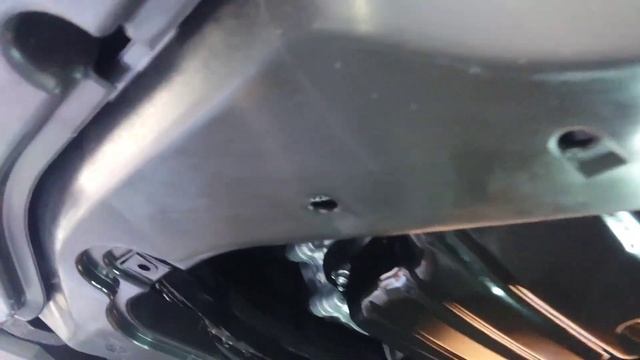 ハリアーHV-Z  エンジンオイル交換Engine oil changeとエンジンワンタッチコック取付け‼️ベルハンマー7も添加‼️純正オイルフィルターの品番９０９１５－１０００９これで注文して下さ