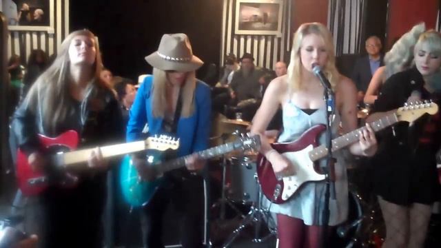 The School of Rock plays Gimme Shelter with Special guest star Orianthi смотреть онлайн