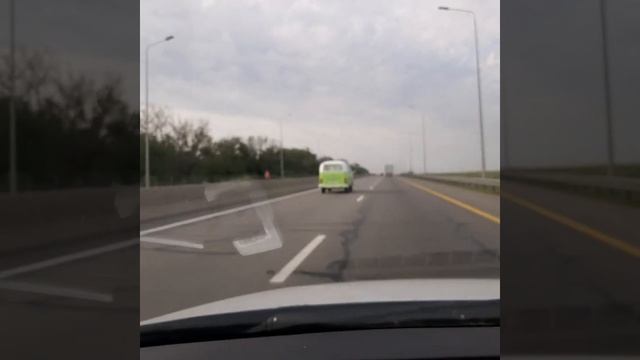 ЛЕГЕНДАРНЫЙ WVпо дороге в Крым смотреть онлайн