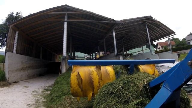 2nd Cut Grass Silage & Fertilizing the Fields смотреть онлайн