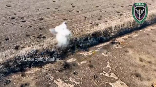 Артиллеристы "Каскада" при поддержке БЛА разносят укрепления неонацистов и возле с. Никольское смотреть онлайн