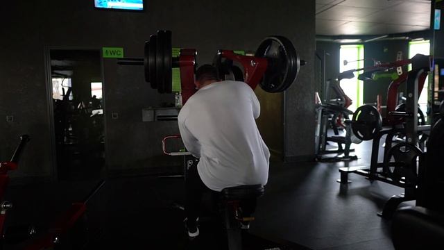 Тренировка спины и задней дельты. Объяснение техники упражнений 18.11.2023 смотреть онлайн