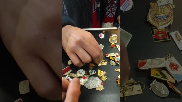 Чтобы купить шаверму, продал значки смотреть онлайн