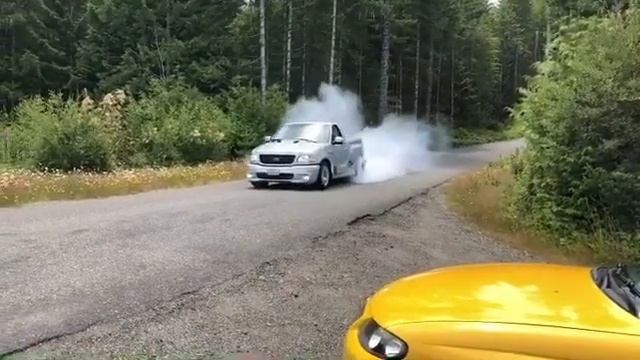 2001 SVT Ford Lightning Burnout смотреть онлайн
