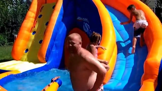 Детский водный батут и для пап сгодится