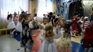 Новогодний хоровод в детском саду