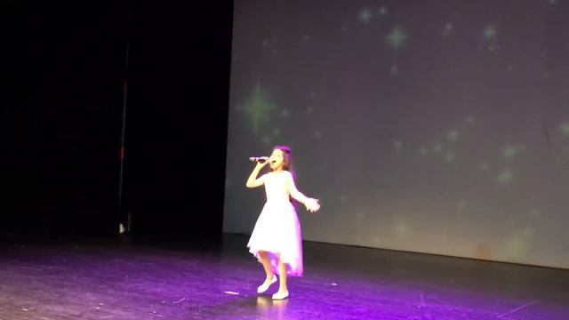 Мадина Аббасова. Кто звёзды зажигает смотреть онлайн