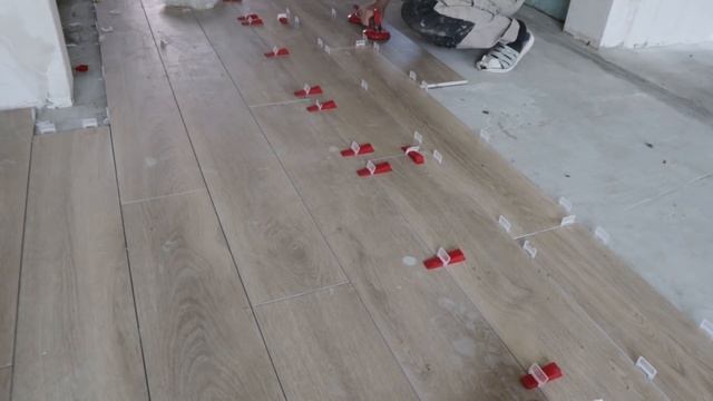 Монтаж керамогранита на пол под проект весь процесс... смотреть онлайн