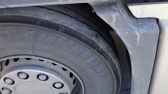 Фуру у складов Арты на разгрузке ударило дугой от высоковольтной ЛЭП и через колеса ушла в землю смотреть онлайн
