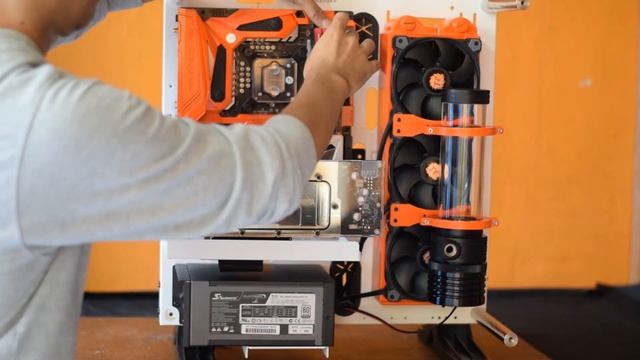 Thermaltake Core P3. Unusual Watercooled looping (Motherboard paint works) смотреть онлайн