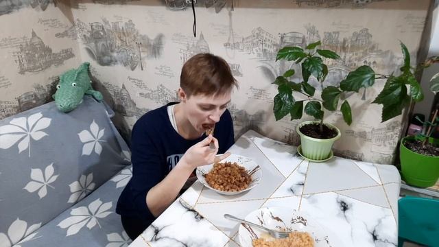 Пробуем нут с говядиной и чечевицу с курицей от канала @dobroslav13 смотреть онлайн