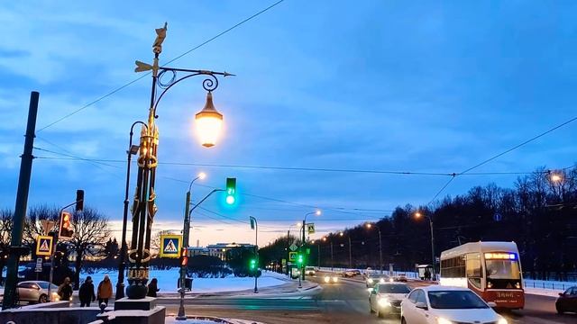 1-й Садовый мост в Санкт-Петербурге через реку Мойку располагается недалеко от Михайловского замка смотреть онлайн