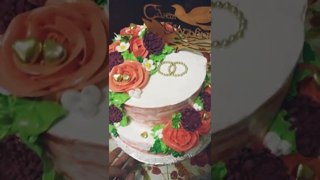 Двухъярусный торт на свадьбу.Украшение белково-заварным кремом смотреть онлайн