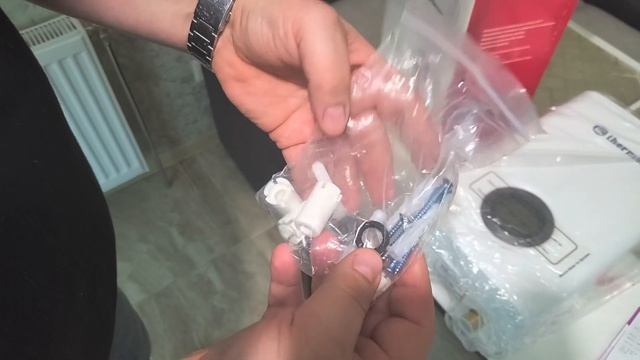 Распаковка — Проточный водонагреватель Thermex Topflow 8000