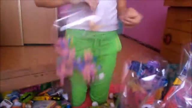 ПОДАРКИ ДЛЯ ДРУЗЕЙ И РОДНЫХ (ЧТО ПОДАРИТЬ НА НОВЫЙ ГОД) WHAT TO GIVE FOR CHRISTMASО смотреть онлайн
