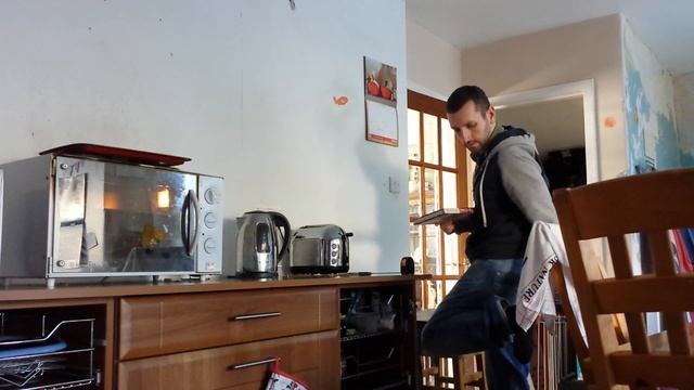 How to measure your Height with a Book смотреть онлайн