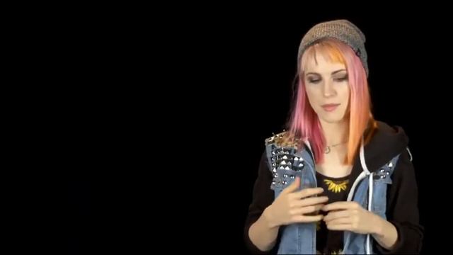 Hayley Williams's message to fans смотреть онлайн