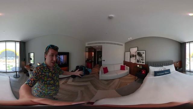 360º Room Tour of the Warner Brothers Hotel Dubai смотреть онлайн