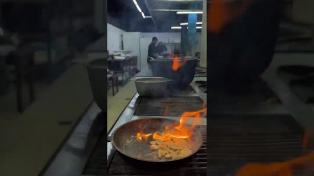 ЯЗЫК ГОВЯЖИЙ В СЛИВОЧНОМ СОУСЕ #restaurant #foodblogger #food смотреть онлайн