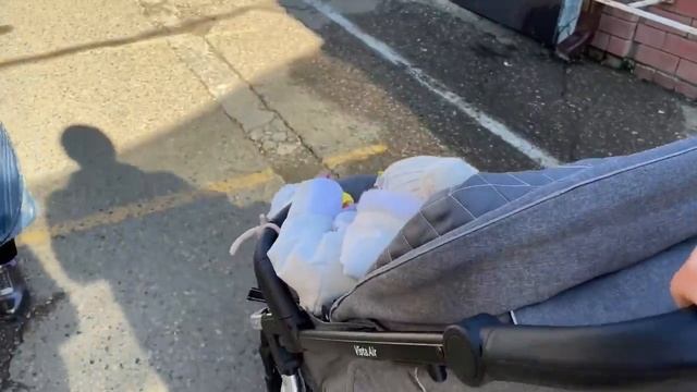 Выходной у Димы. Купили мясо и овощи. Дима солит сало.