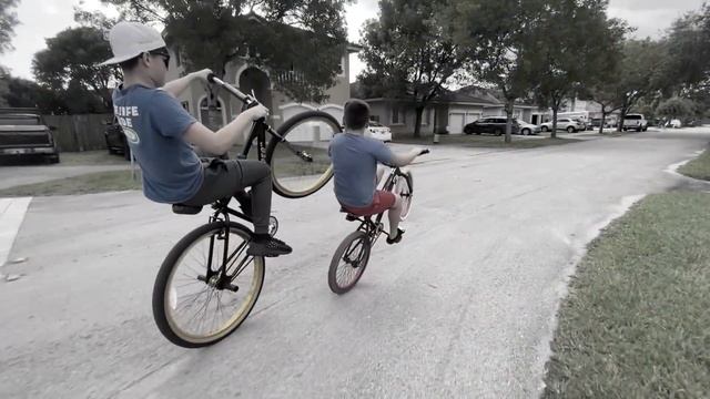 10 YEAR OLD BURNS UP 15 YEAR OLD IN WHEELIE!!**15 YEAR OLD GETS MAD смотреть онлайн
